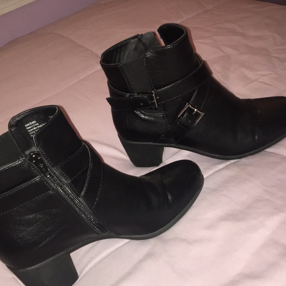 Black wedge boots